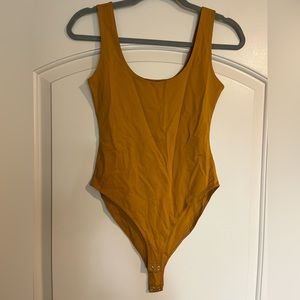 Lever 21 burnt yellow body suit